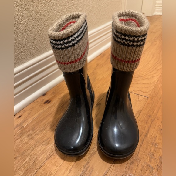 Burberry rain boots - Picture 1 of 5